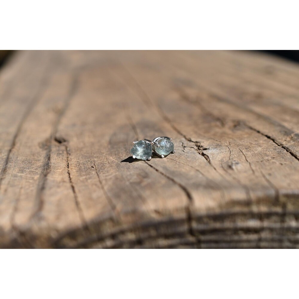 Montana sapphire stud earrings in 925 sterling silver with butterfly backs